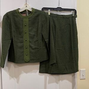 Women's Green Jacket & Skirt Set, perfect in cold weather with boots size XS